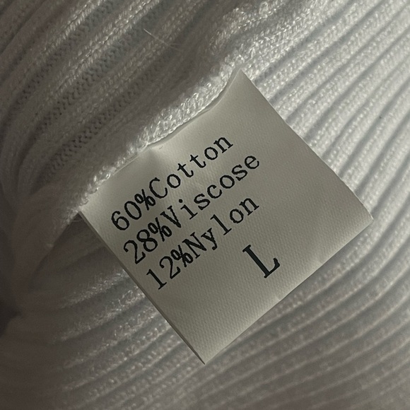 NWOT White Cutout Sleeveless Knit Top - Picture 6 of 6